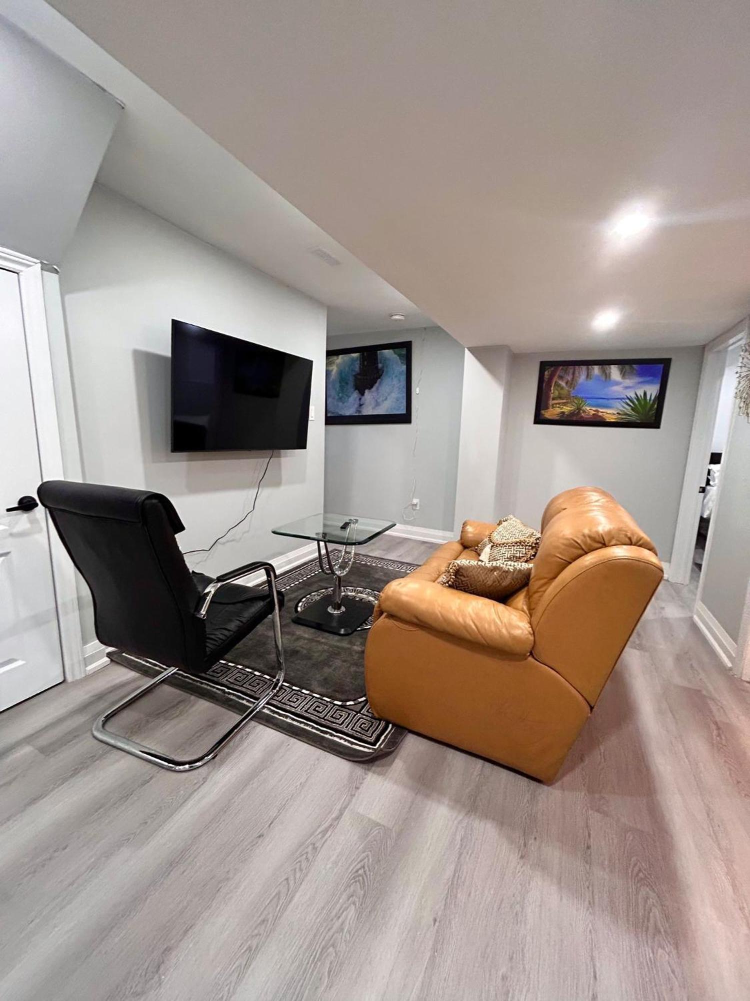 Apartment B 2 Bedroom Brampton Exterior foto